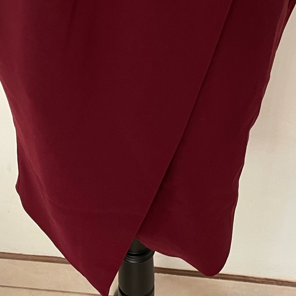 Lavish Alice Woman Burgundy One Shoulder Cocktail Dress Size; 8 - Picture 8 of 13